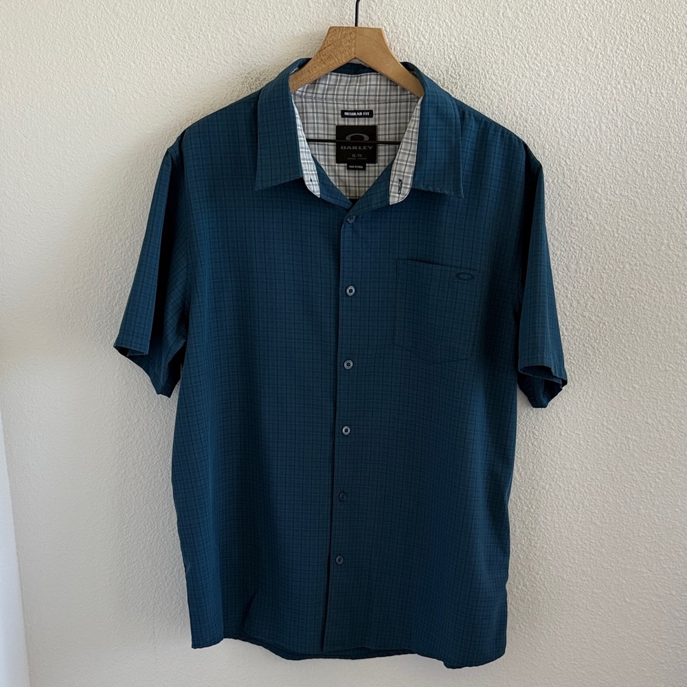 Oakley Regular Fit Blue Geo Button Down Shirt XL